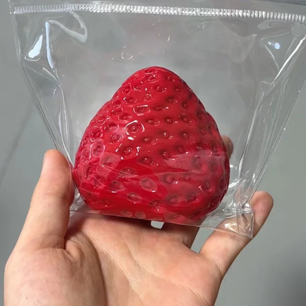 Strawberry Squeeze Toy Fidget  - Party Games Event recension och pris